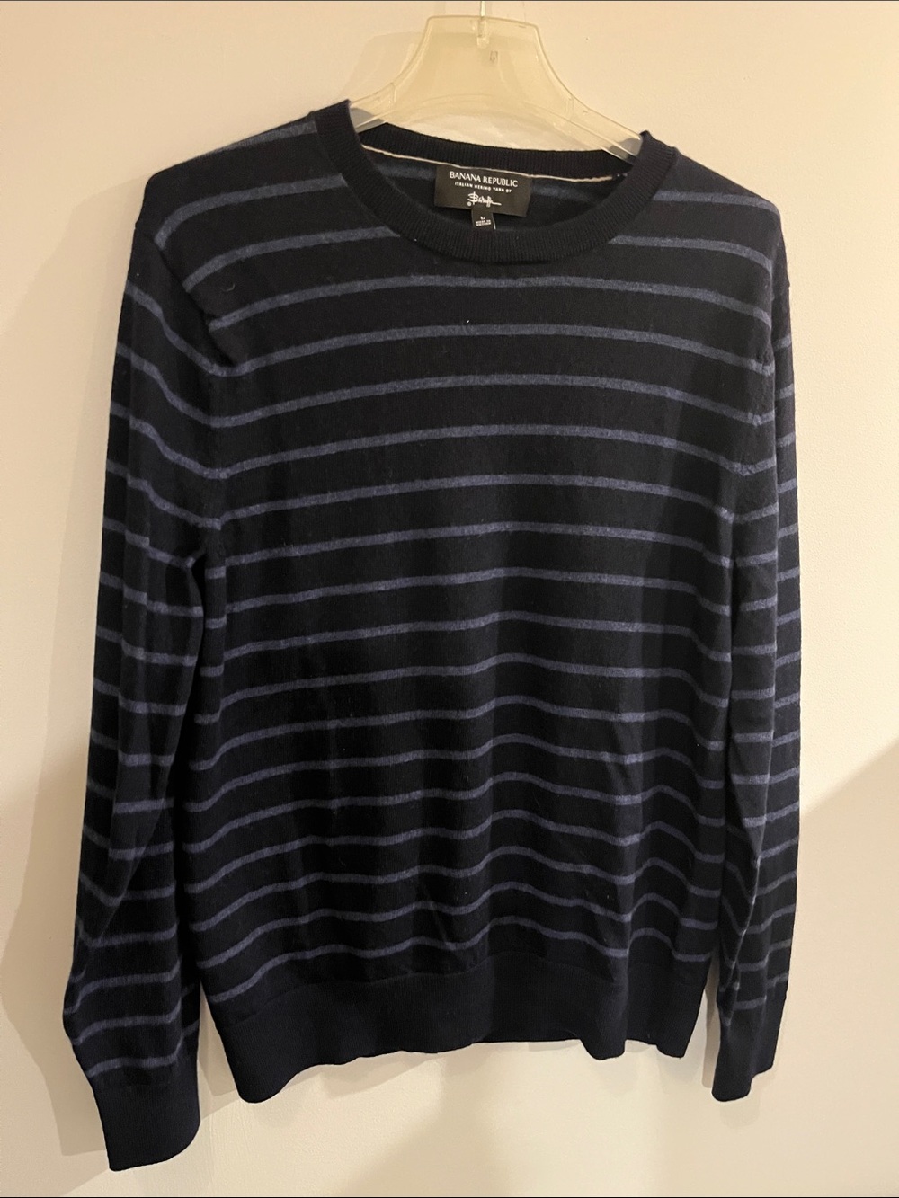 Banana Republic Men’s Navy and Light Blue Striped Crewneck Sweater